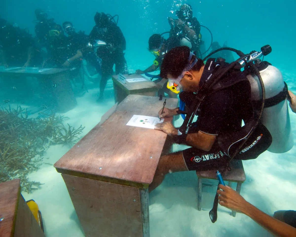 A photo showing Maldivian President Mohammed Nasheed holding an underwater cabinet meeting on October 17, 2009.