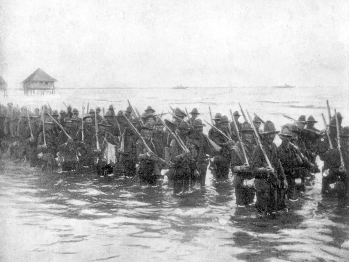 A photo showing American troops advancing on Manila in the Philippines, with their fleet visible in the far distance, on August 13, 1898.