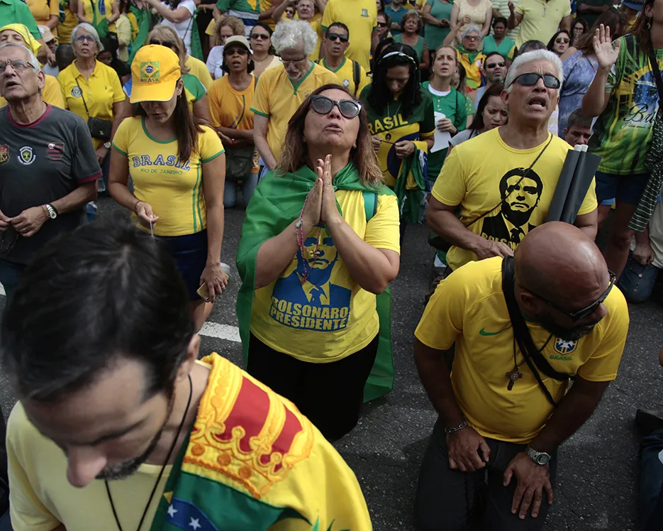 A photo showing supporters of Brazilian President Jair Bolsonaro praying during a demonstration in Rio de Janeiro on May 26, 2019.