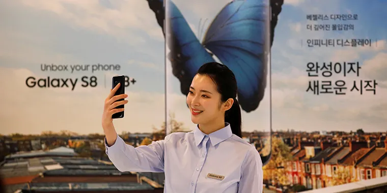 A model poses with a Samsung Electronics' Galaxy S8 smartphone during a media event in Seoul, South Korea, on April 13, 2017. 